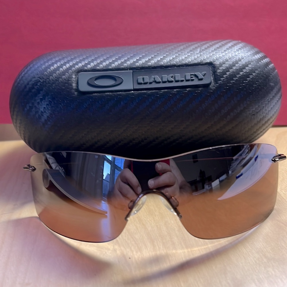 Oakley women’s sunglasses great condition with case